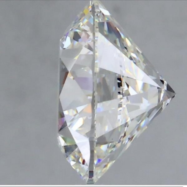 Бриллиант вид сбоку